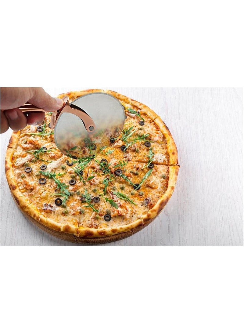 هابي هوم قطاعة بيتزا نحاسية بشفرة حادة للتقطيع السريع والدقيق – قطاعه بيتزا قوية بمقبض مريح وثابت، أداة مطبخ متينة لتقطيع البيتزا، الفطائر والمعجنات، تصميم أنيق للاستخدام المنزلي والاحترافي - Image 3